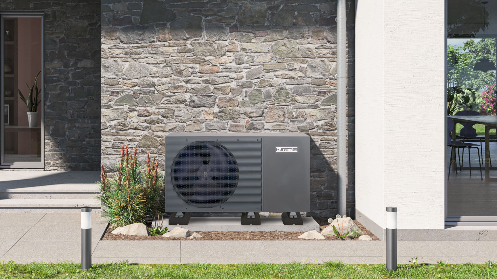 Netjes geplaatste warmtepomp buitenunit naast woning